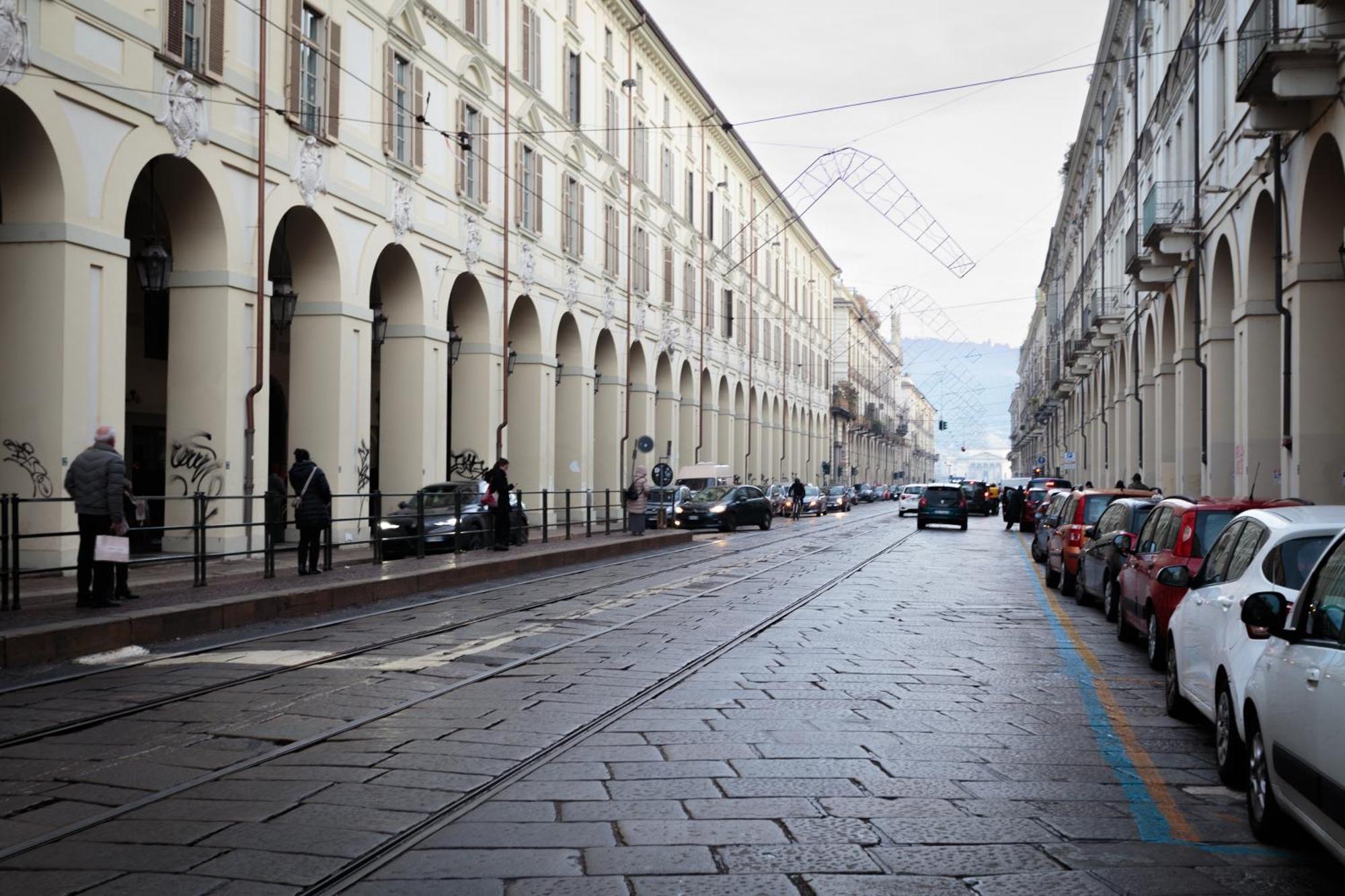 Renovated 3 Bedroom Apartment In The City Center Turin Bagian luar foto